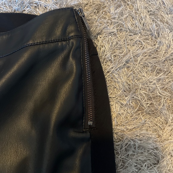 White House Black Market Black Front Pleather Pull On Leggings / Pants Size 2 - Picture 4 of 8